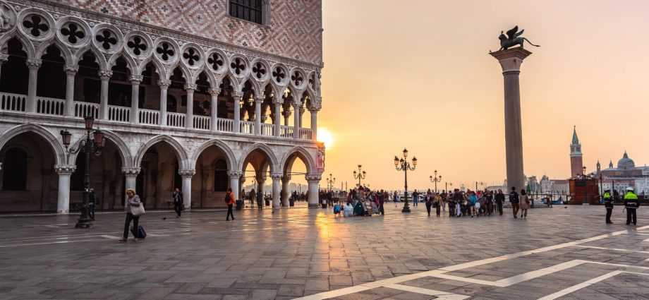 san valentino a venezia san valentino in veneto cosa fare in veneto cosa fare a venezia venetolovers ilaria rebechci magazine veneto magazine venezia tour di venezia tour del veneto da scoprire venezia da scoprire bacari veneziani giacomo casanova storia di venezia giro in gondola galeone