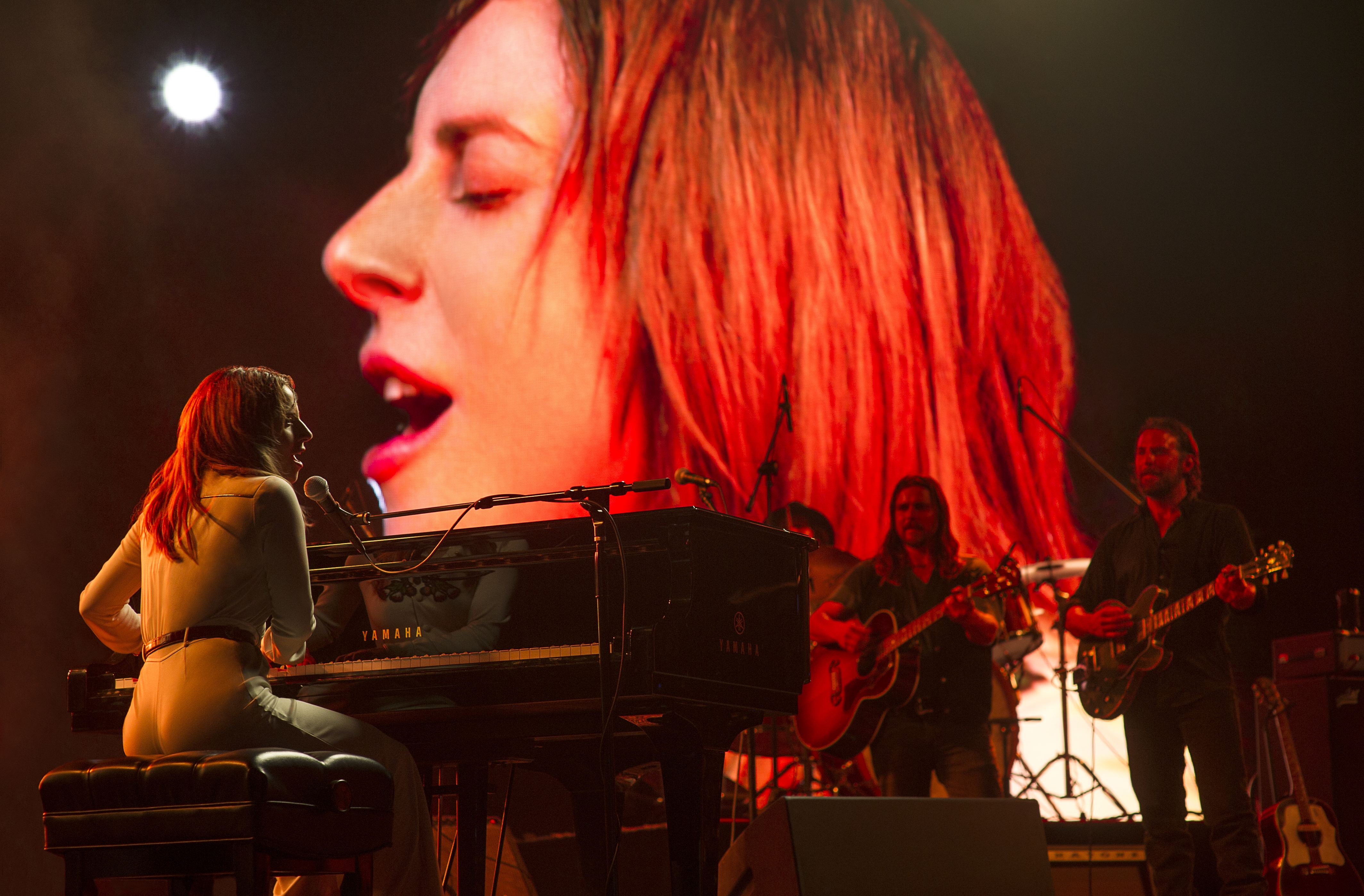 a star is born lady gaga bradley cooper film gatte vicentine donne di vicenza magazine veneto notizie venezia cosa fare in veneto cosa fare a venezia cosa fare al lido di venezia magazine eventi venezia mostra del cinema di venezia festival cinema veneto lido di venezia appuntamenti divi di hollywood ilaria rebecchi notizie veneto news vicenza notizie venezia video intervista 