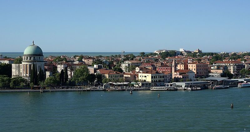 cosa vedere al lido di venezia cosa fare al lido di venezia venezia75 venezia 75 mostra del cinema di venezia 2018 arte cinematografica venezia cinema cosa fare a venezia magazine veneto blog blogger veneta ilaria rebecchi giornalista veneta eventi veneto lido di venezia laguna hollywood lady gaga